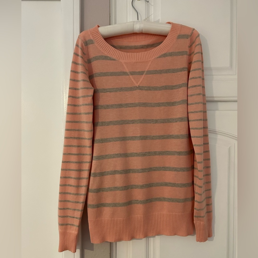100% cotton sweater. Size M